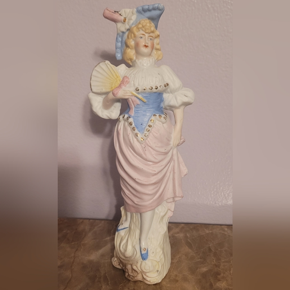 Vintage Victorian/Colonial Porcelain Figurine with Fan